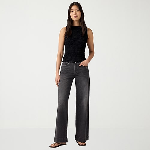 Levi's Womenâs Mid Rise 318 Shaping Wide Leg Jeans, 32, Black