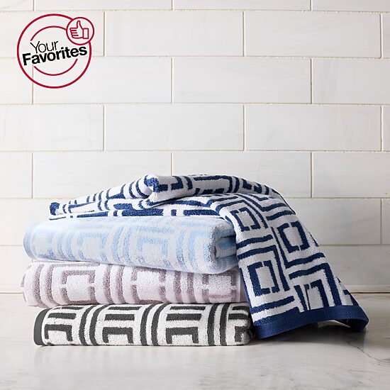 Liz Claiborne Signature Plush Logo Bath Towel