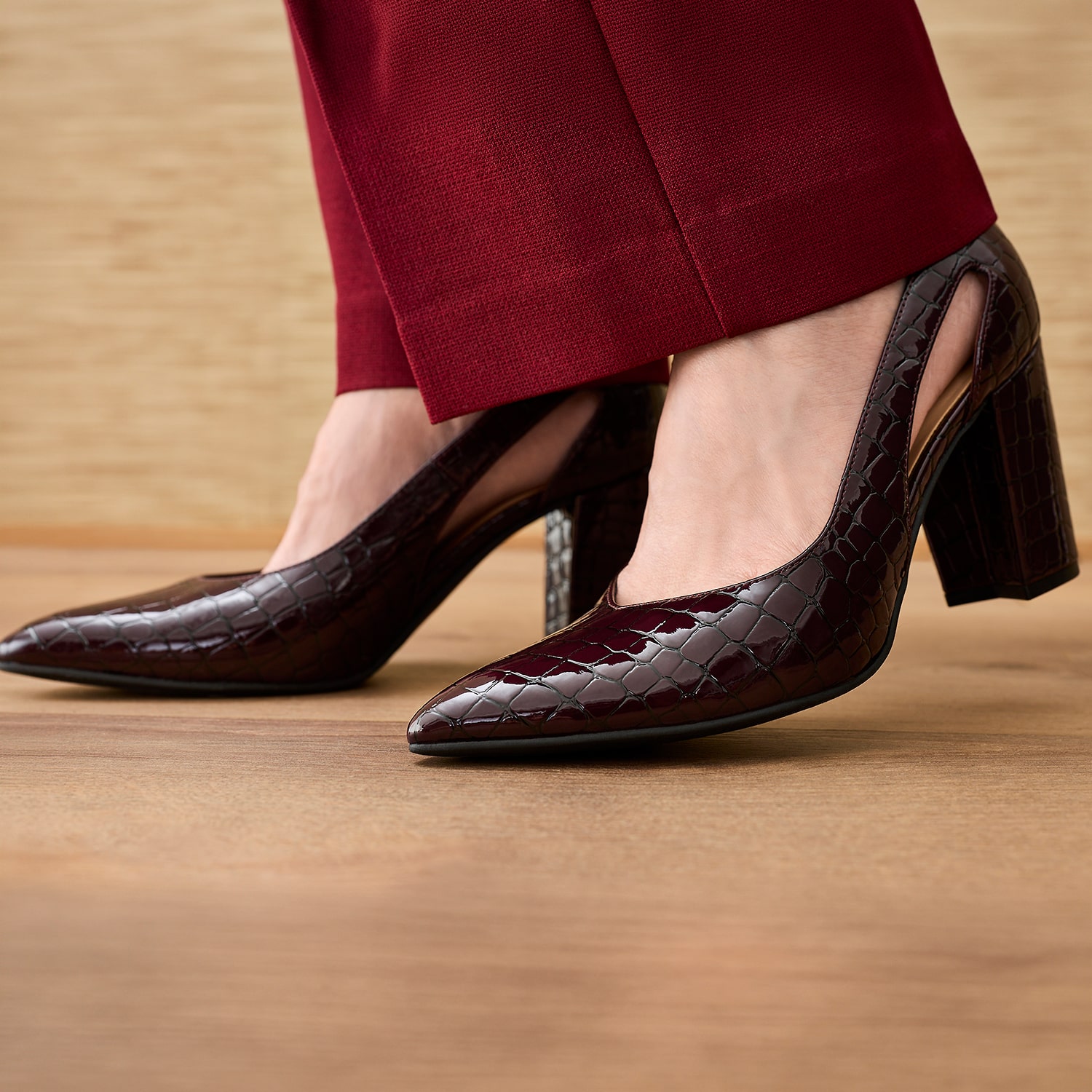 Unisa Minva Womens Pointed Closed Toe Block Heel Pumps