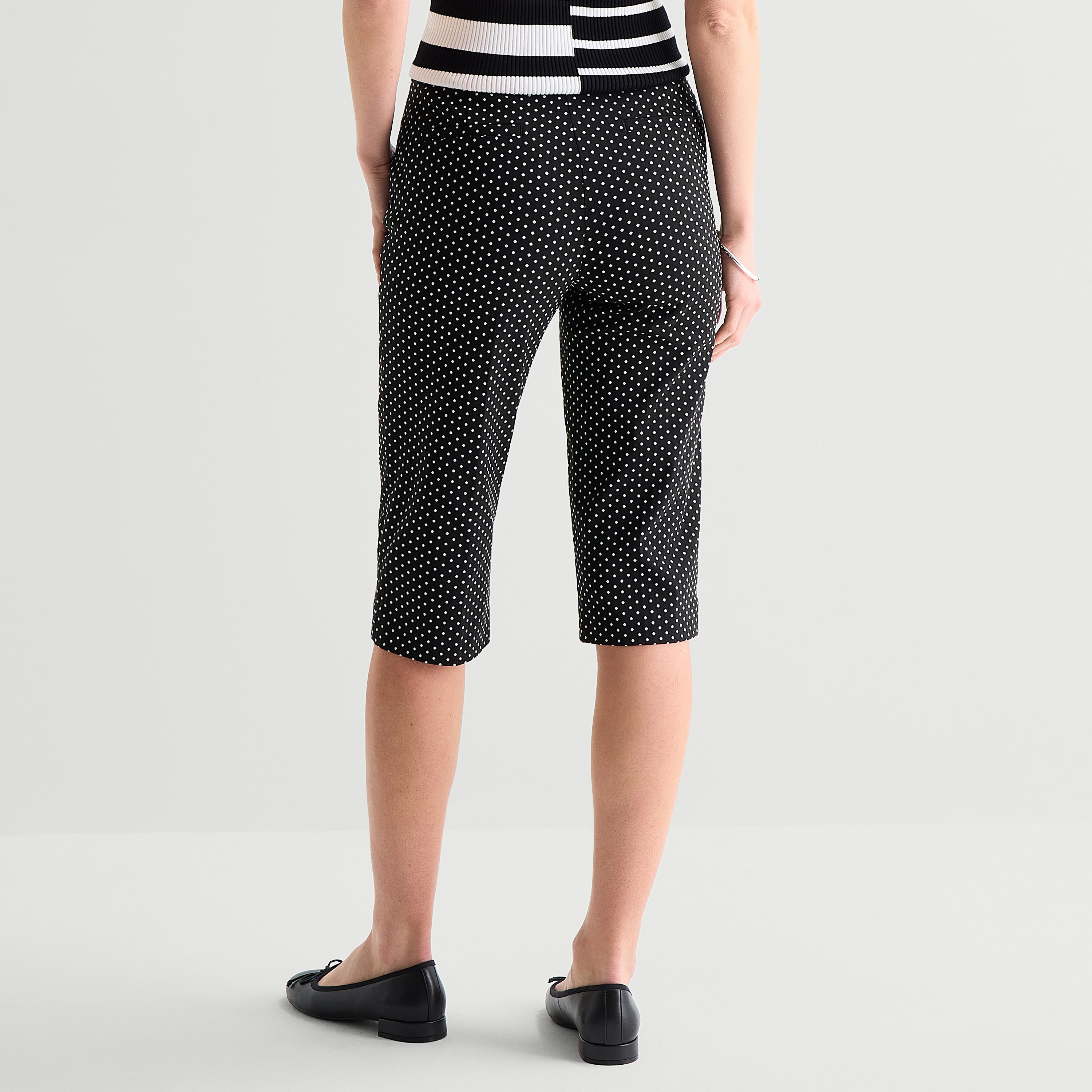 Liz Claiborne Lisa Womens Stretch Fabric Straight Mid Rise Capri Pant