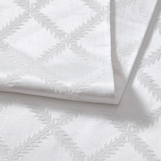 Lenox Laurel Leaf Table Runner