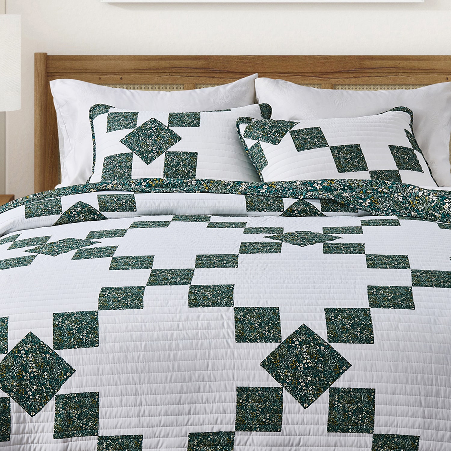 Linery Floral Patchwork Star Reversible Quilt Set