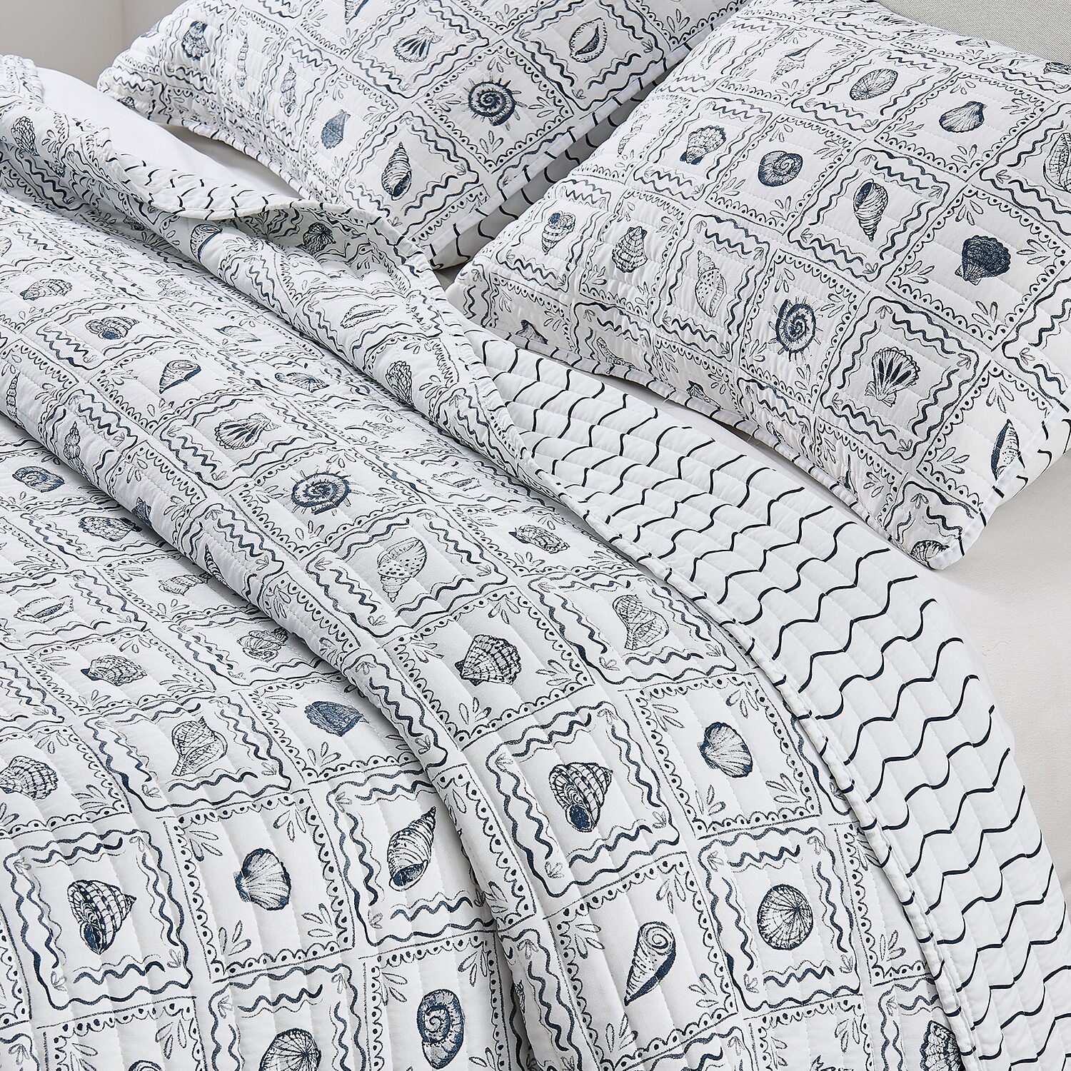 Linery Seashell Tile Reversible Quilt Set