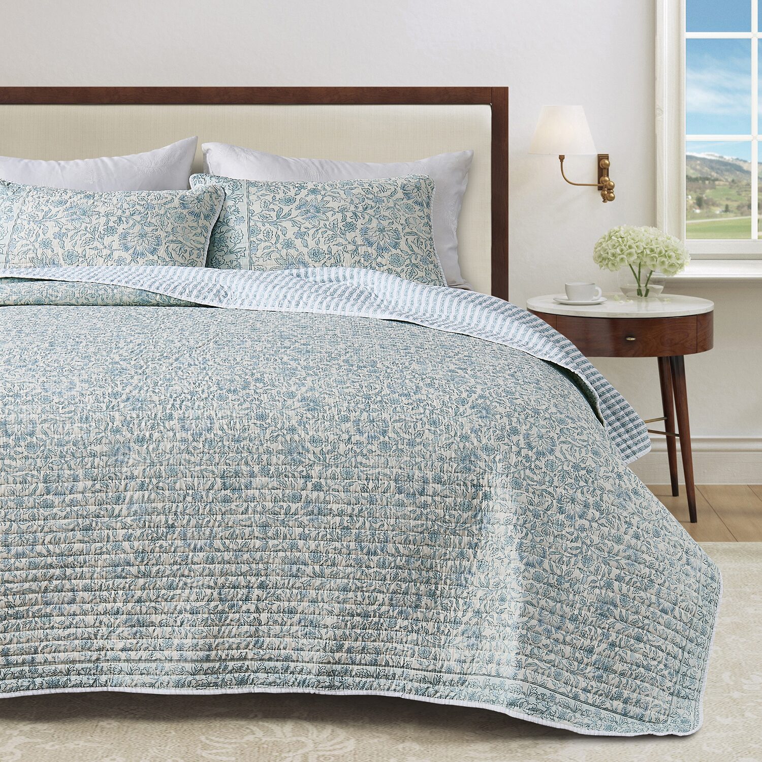 Linery Blue Border Floral Reversible Quilt Set
