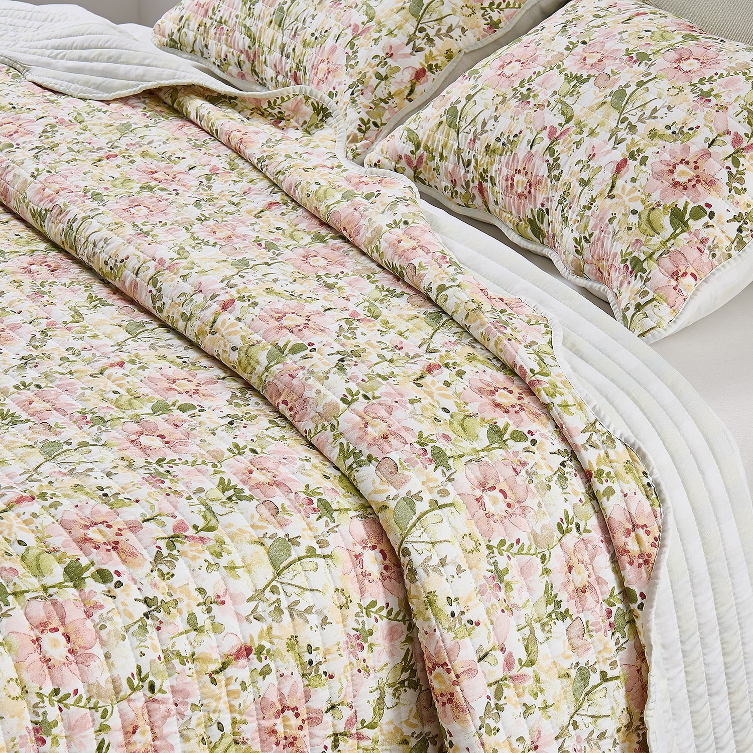 Linery Floral Bloom Scalloped Reversible Quilt Set