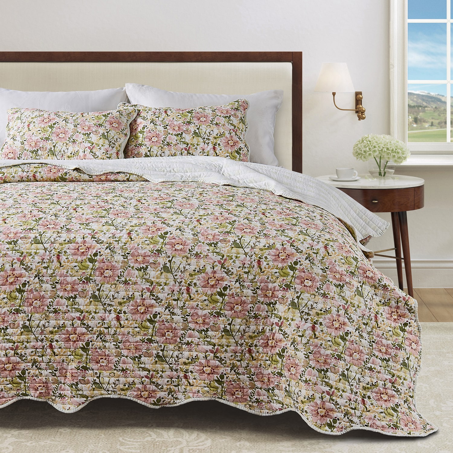 Linery Floral Bloom Scalloped Reversible Quilt Set