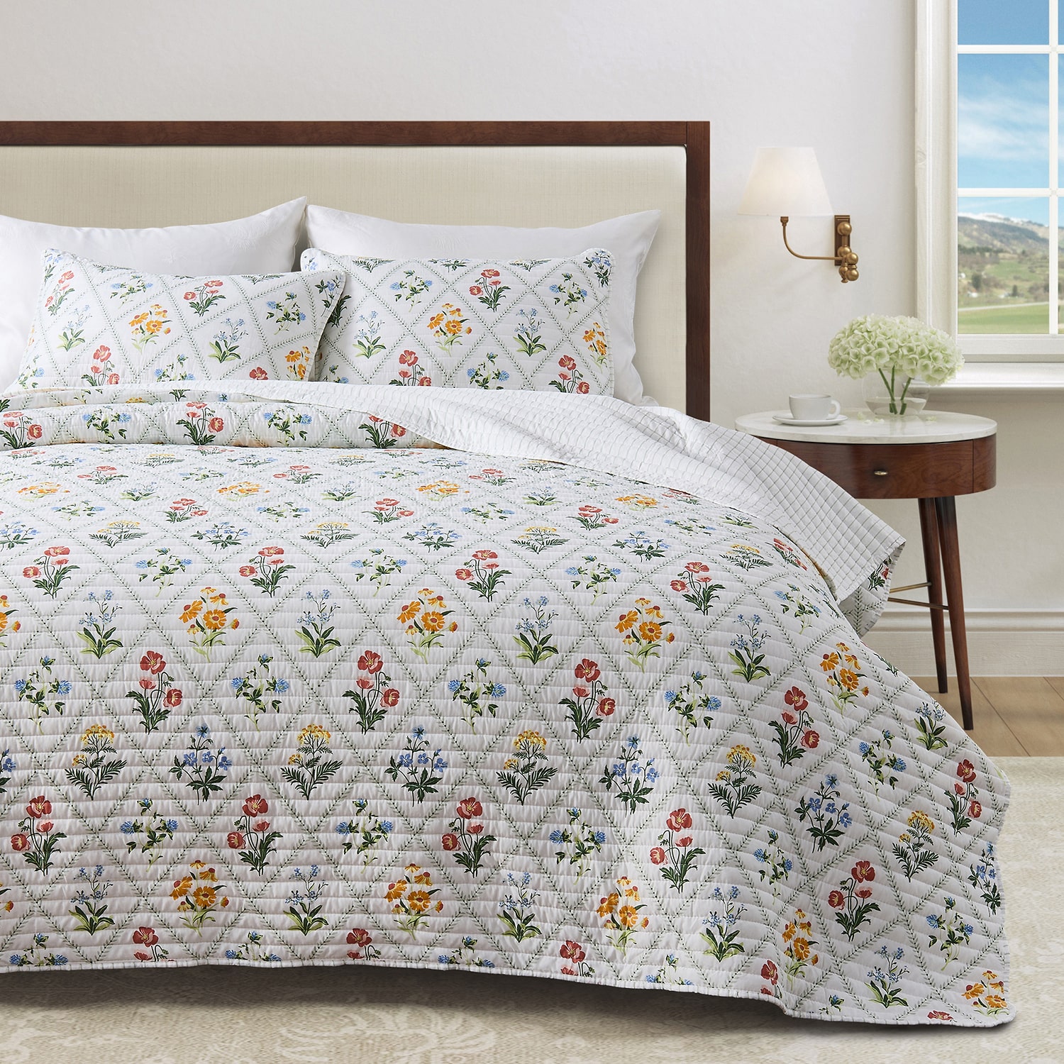 Linery Floral Lattice Reversible Quilt Set