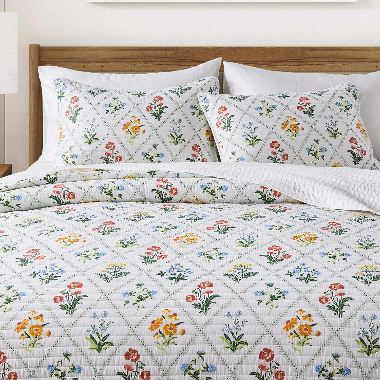 Linery Floral Lattice Reversible Quilt Set