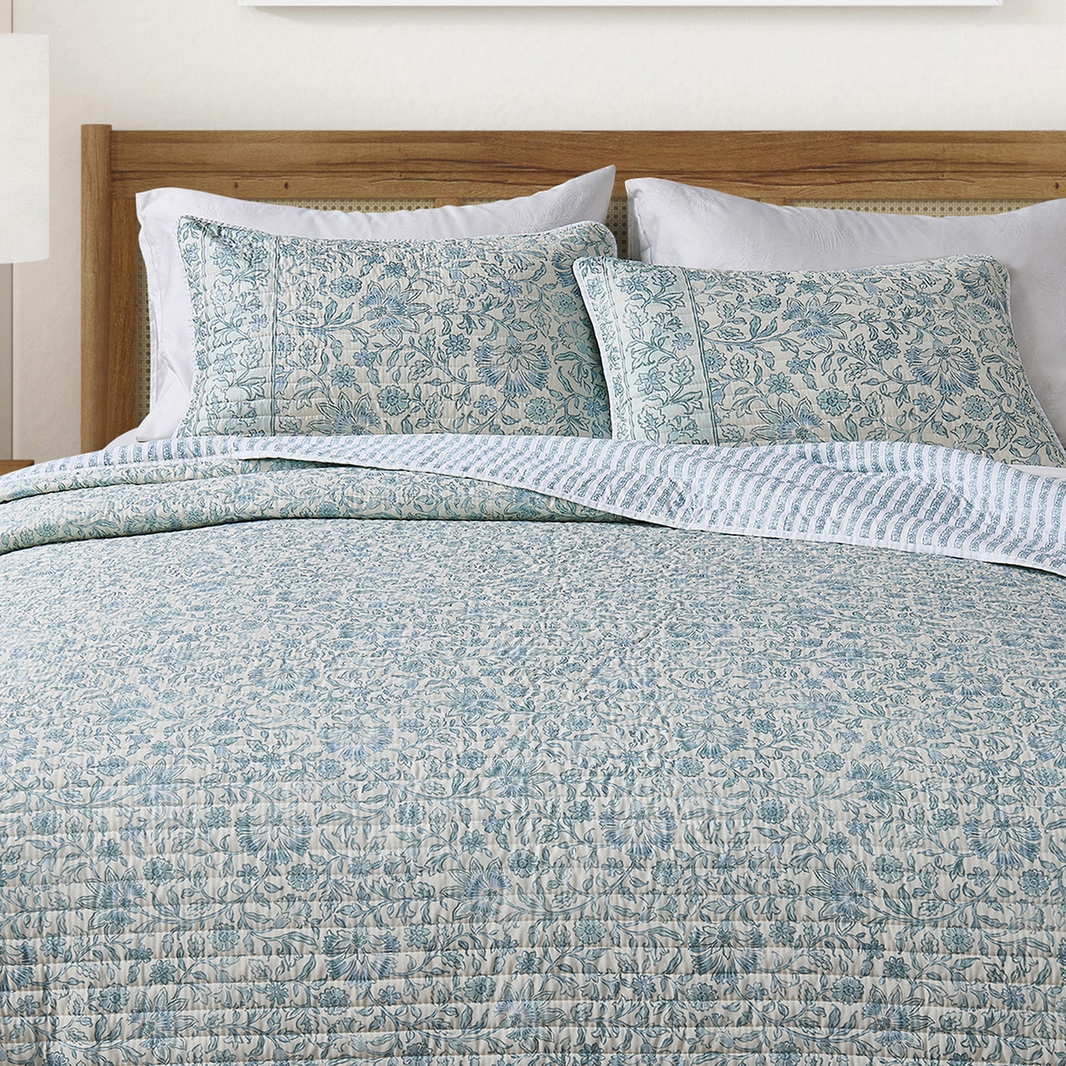 Linery Blue Border Floral Reversible Quilt Set