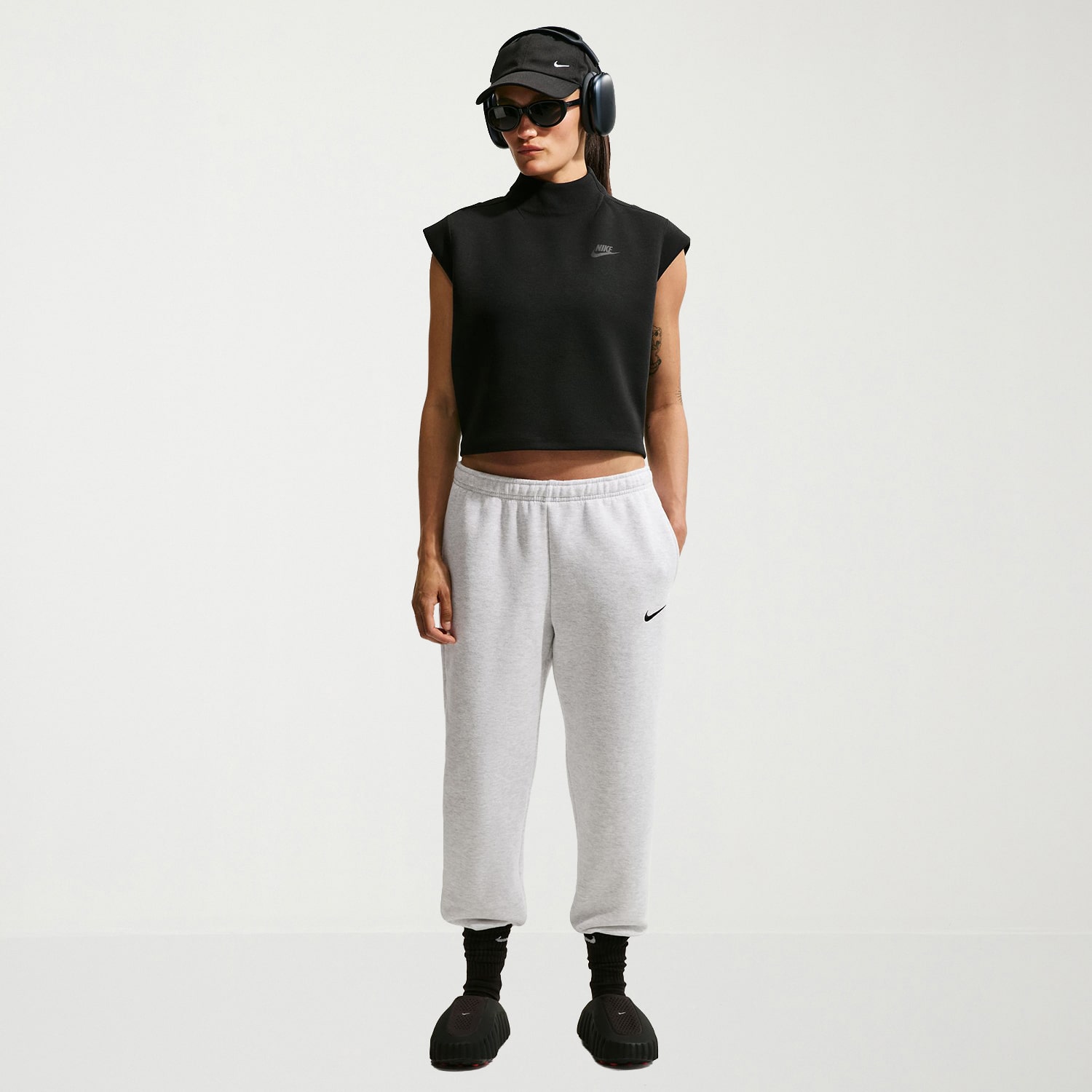 Nike Womens Cuffed Mid Rise Regular Fit Active Jogger Pant