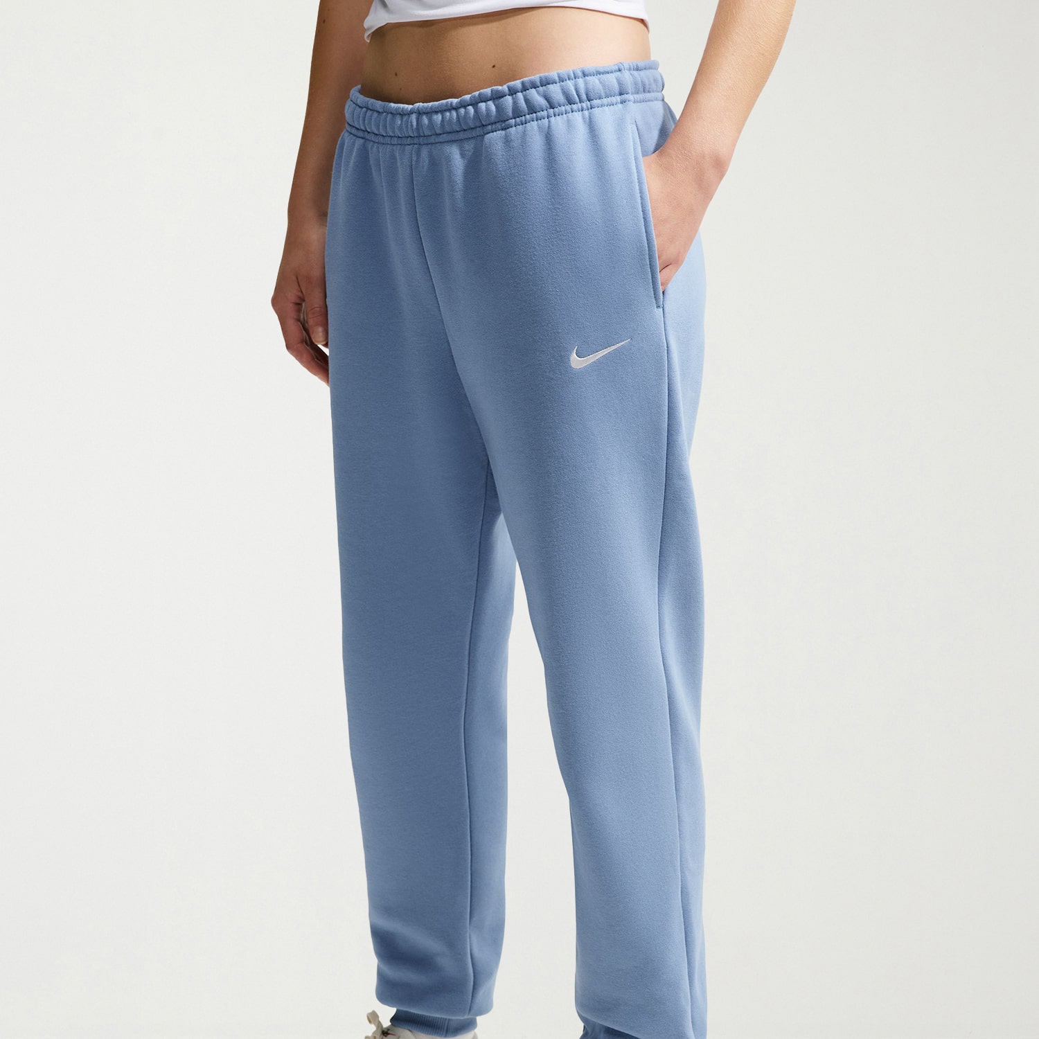 Nike Womens Cuffed Mid Rise Regular Fit Active Jogger Pant