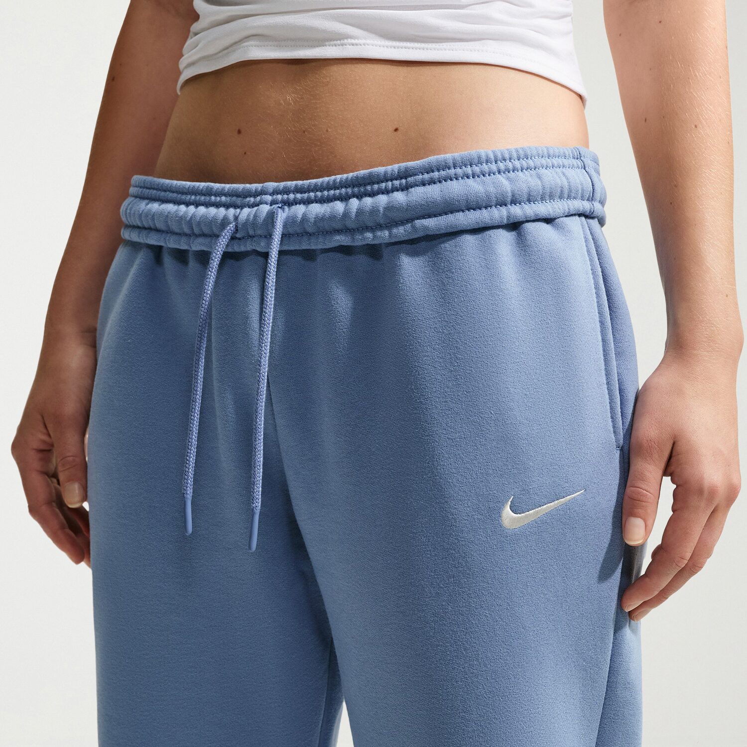 Nike Womens Cuffed Mid Rise Regular Fit Active Jogger Pant