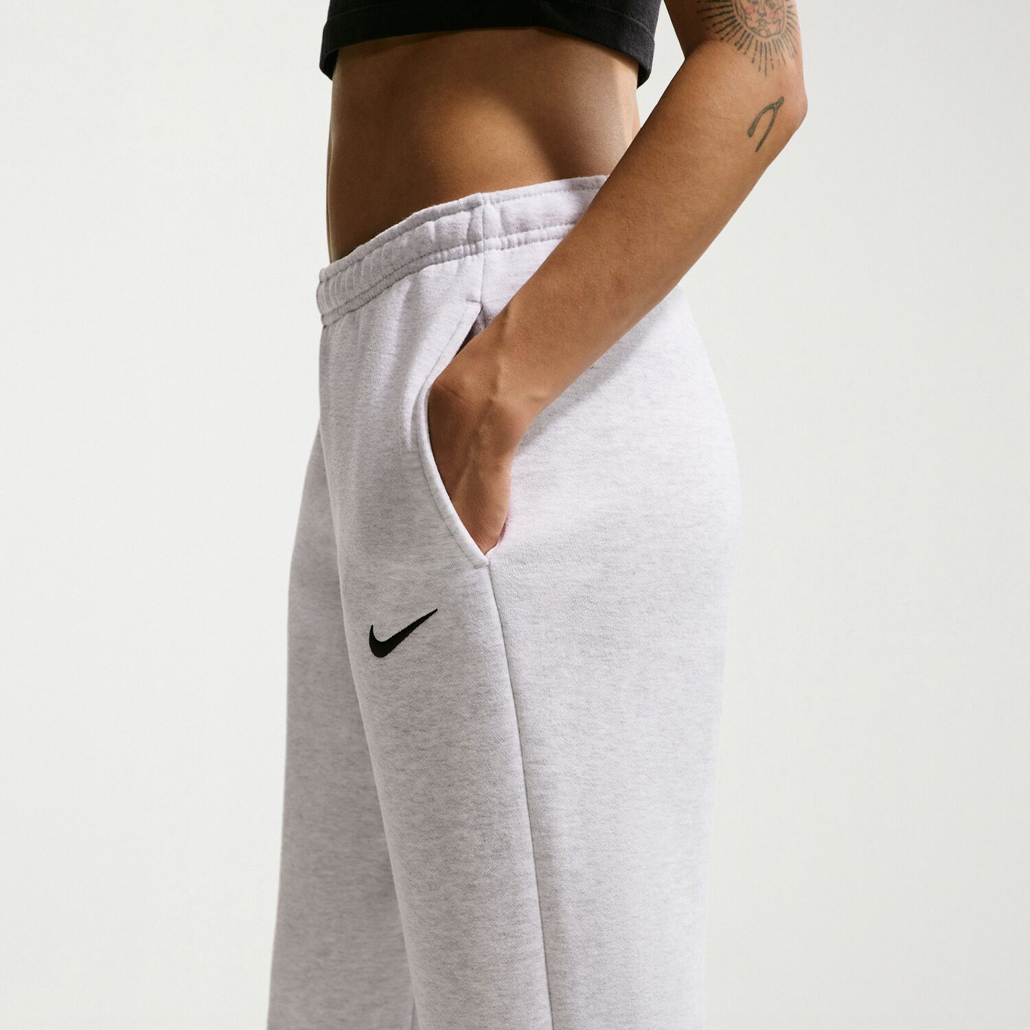 Nike Womens Cuffed Mid Rise Regular Fit Active Jogger Pant