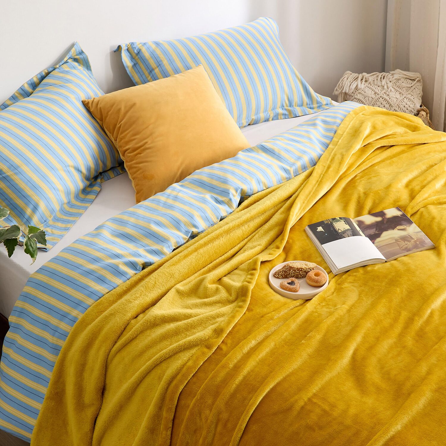 Bedsure® Flannel Solid Midweight Blanket