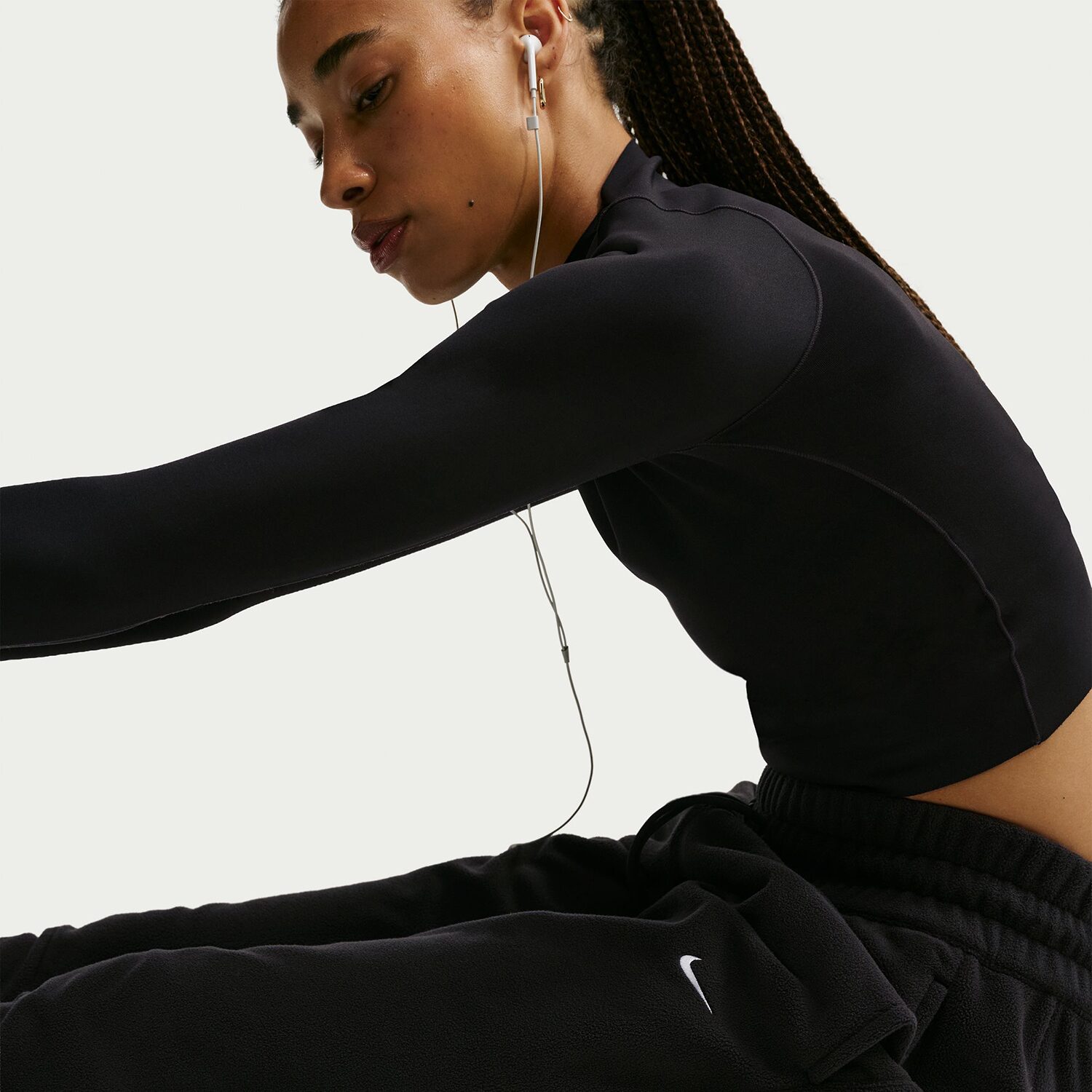 Nike Womens Drawstring Waist Cuffed Mid Rise Relaxed Fit Active Jogger Pant