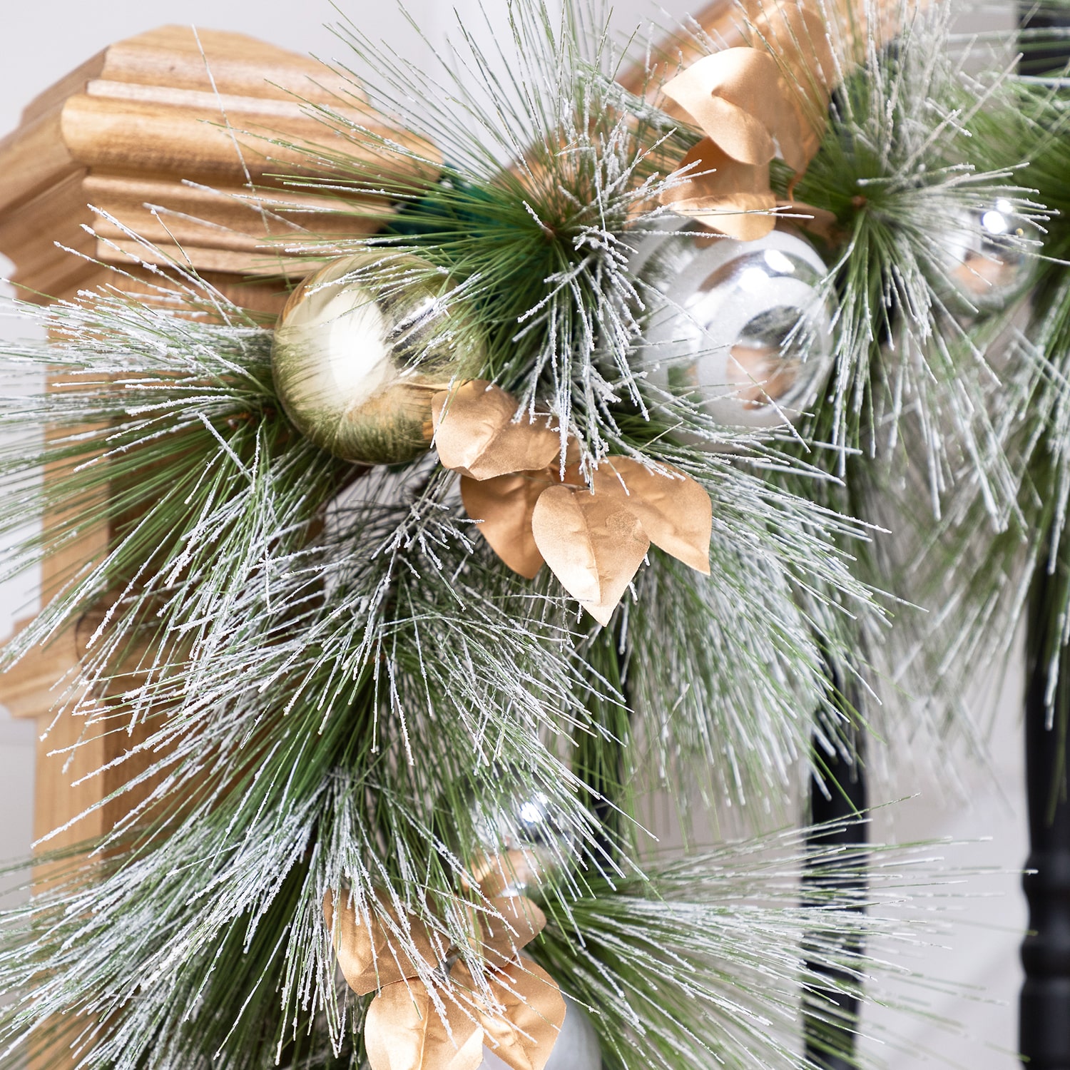 Northlight 10ft Flocked Pine And Ornaments Artificial Christmas Outdoor Garland