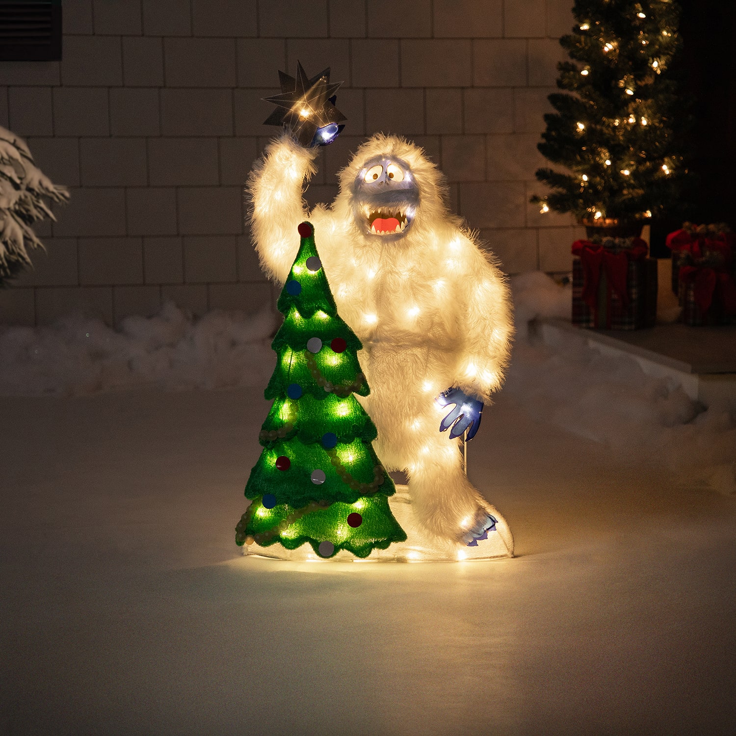Northlight 32" Led Lighted Bumble Topping The Tree Outdoor Yard Christmas Yard Art