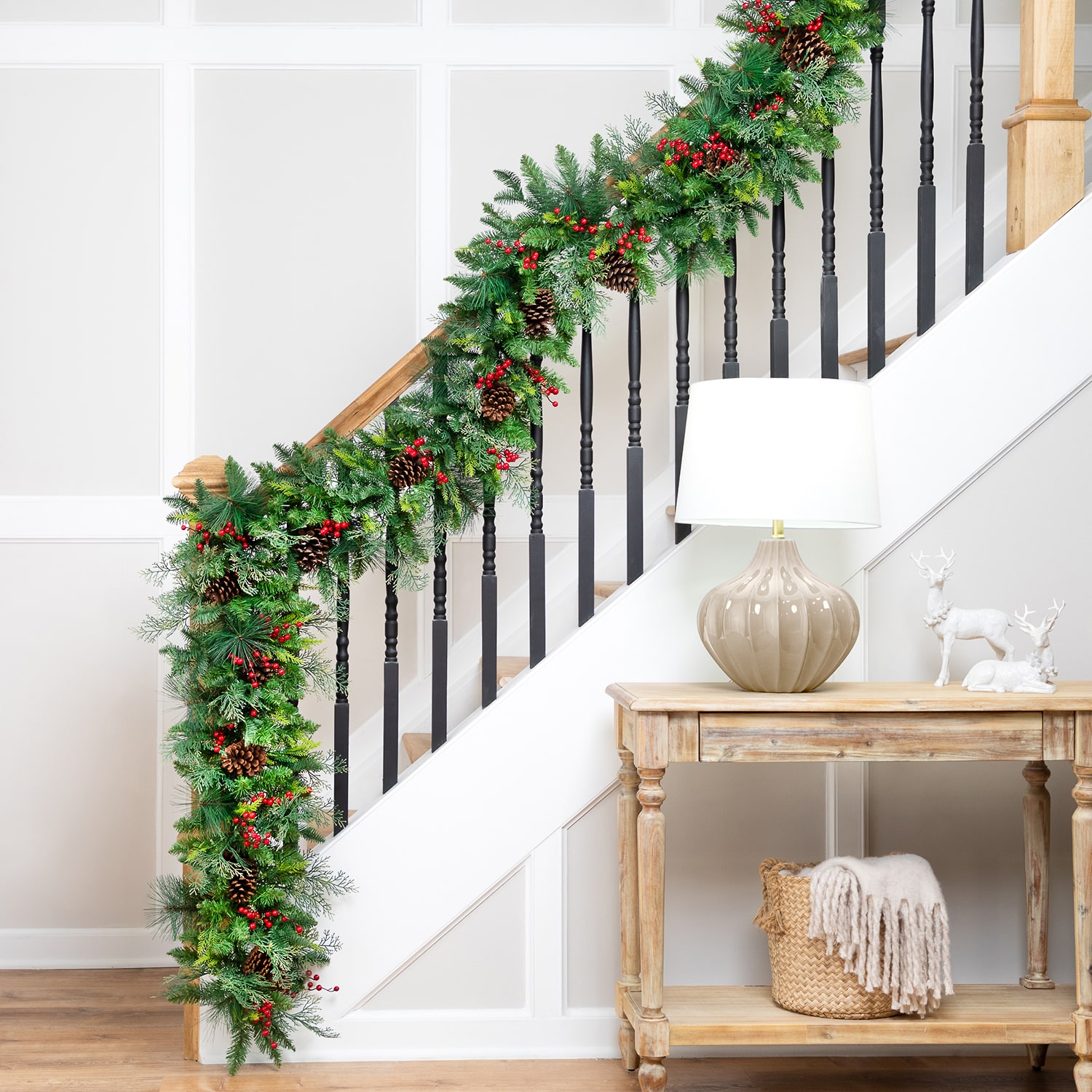 Northlight 10ft Mixed Pine With Berries Artificial Christmas Outdoor Garland