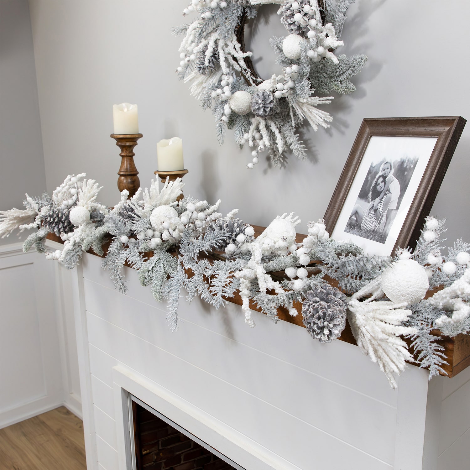 Northlight 6ft Flocked Pinecones And Berries Artificial Pine Christmas Outdoor Garland
