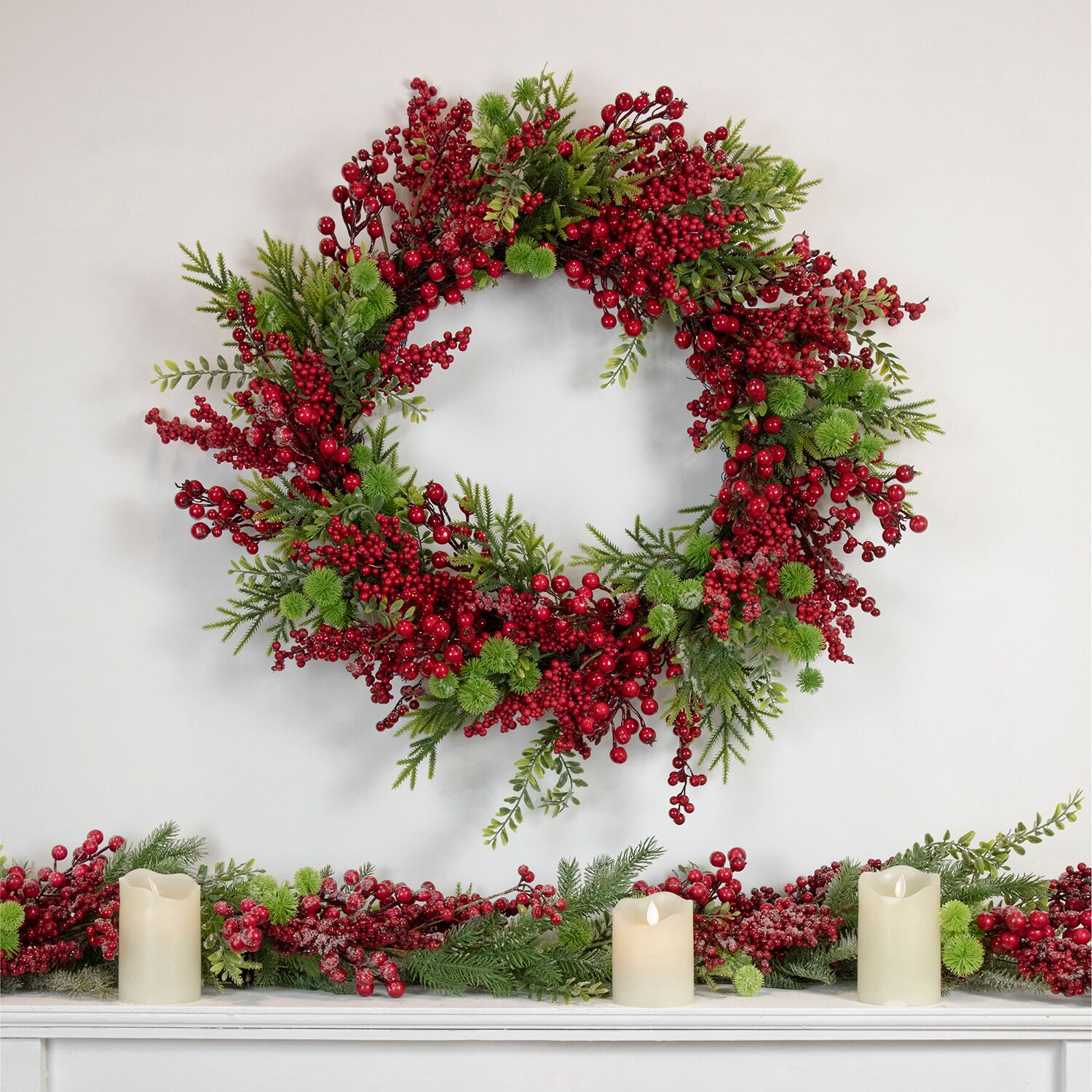 Northlight 28" Artificial Frosted Berry And Pine Wreath