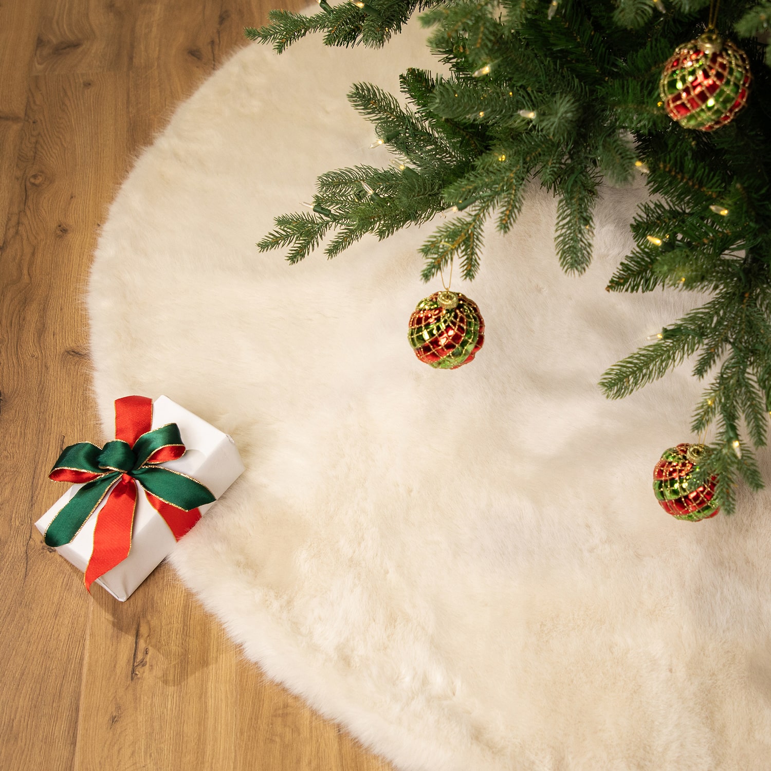 Northlight 72" Premium Sized Faux Fur Indoor Tree Skirt