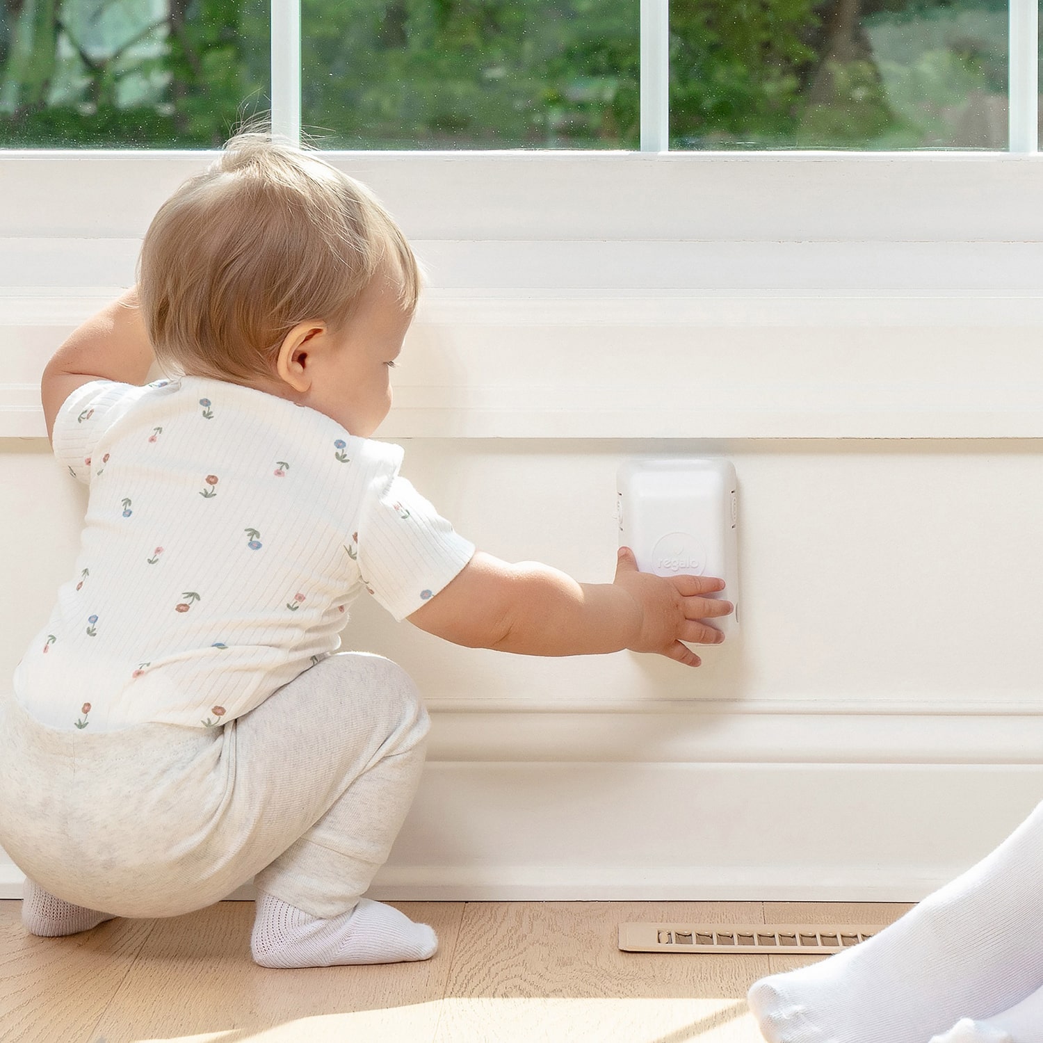 Regalo 2-pc. Baby Proofing Kit