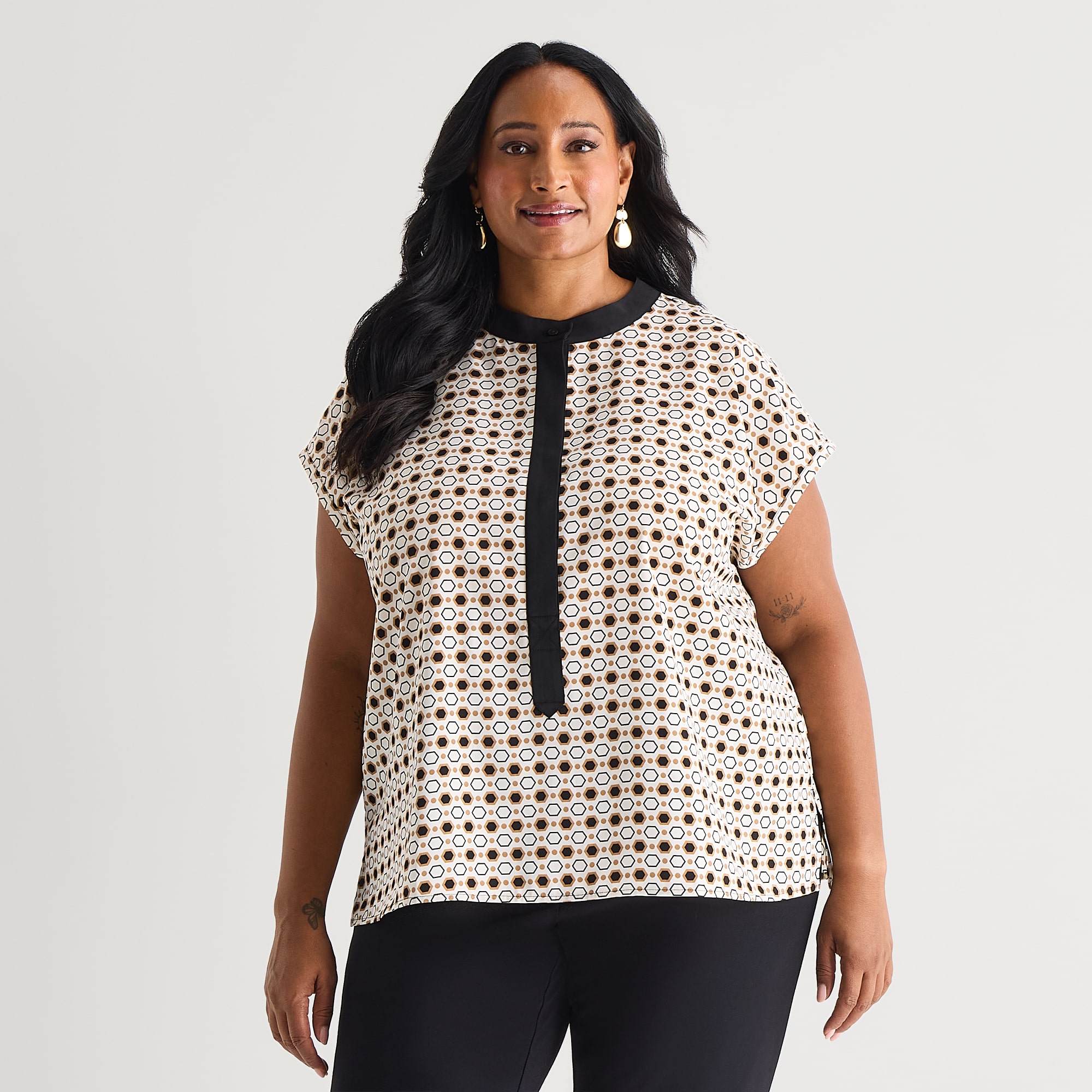 Liz Claiborne Womens Plus Henley Neck Short Sleeve Blouse