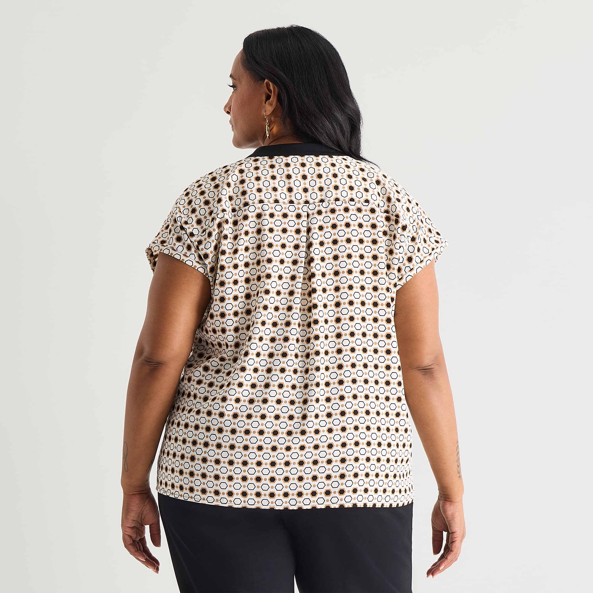 Liz Claiborne Womens Plus Henley Neck Short Sleeve Blouse