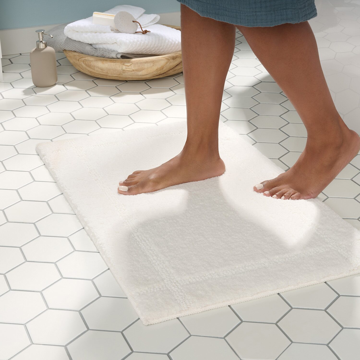 Town And Country Plush Border Bath Mat