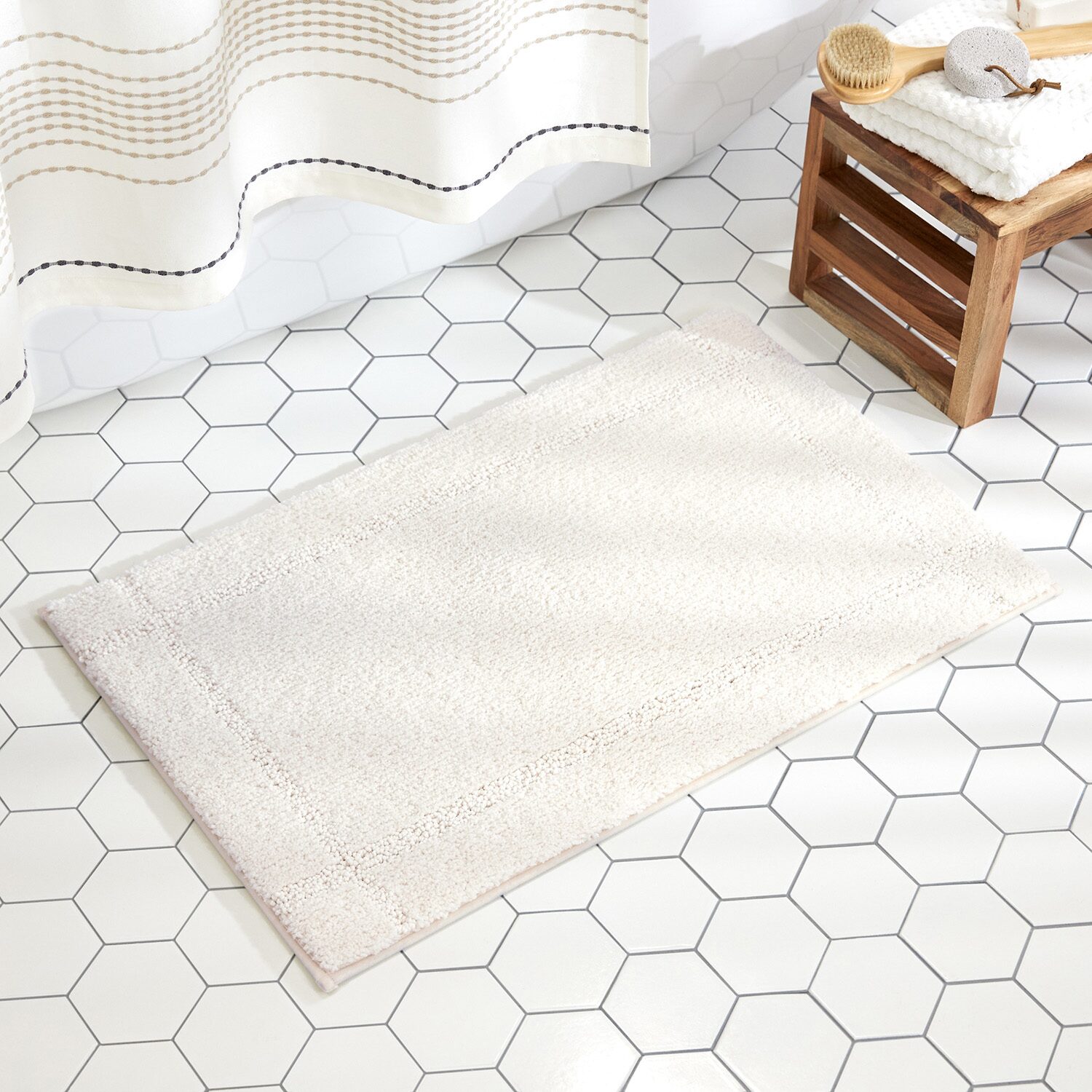 Town And Country Plush Border Bath Mat