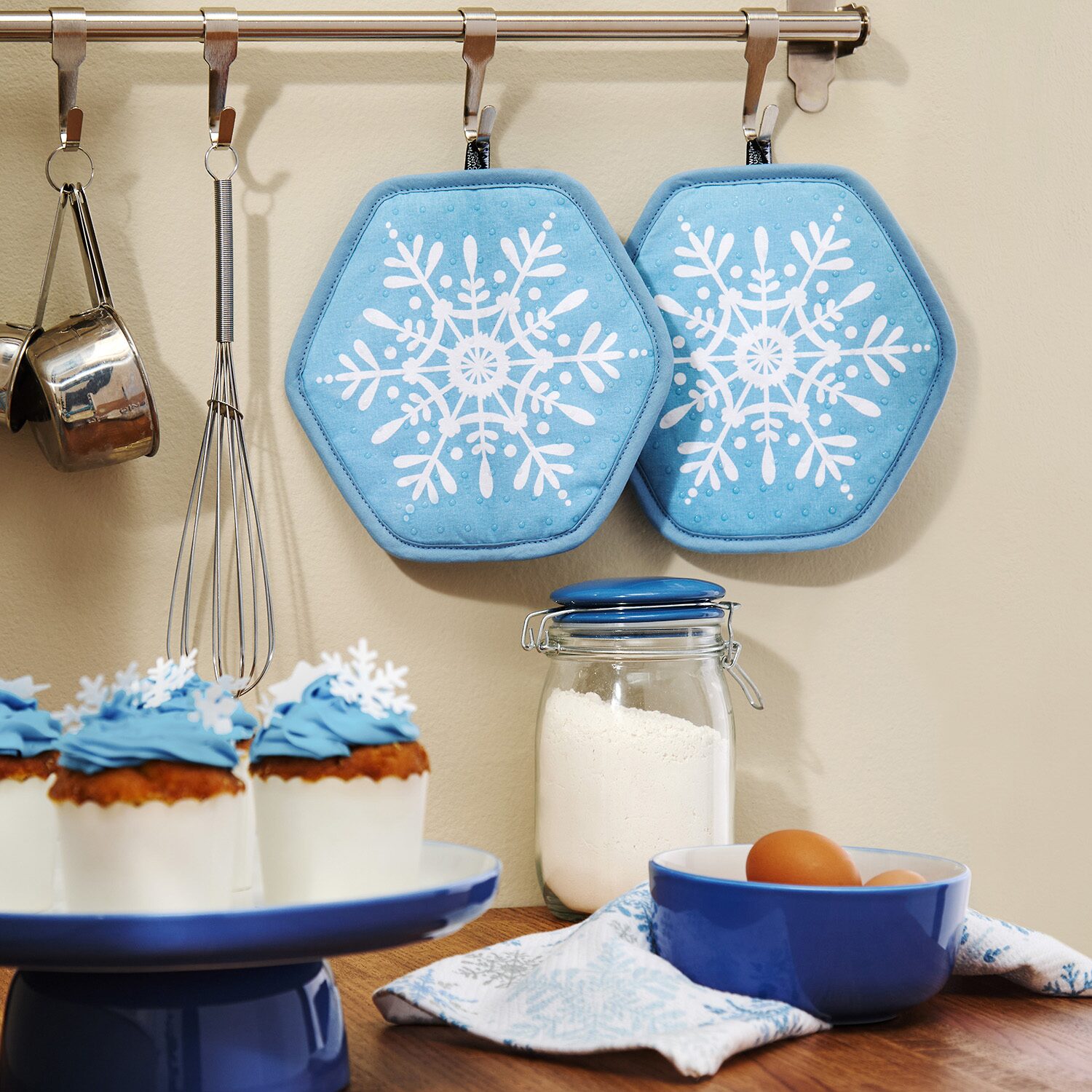 Town And Country Snowflakes Shaped 2-pc. Pot Holder