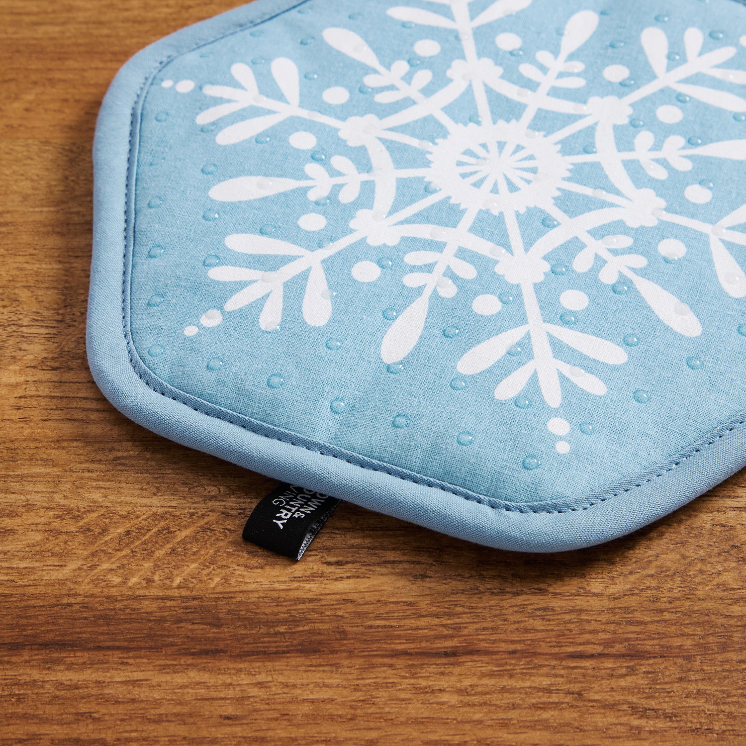 Town And Country Snowflakes Shaped 2-pc. Pot Holder