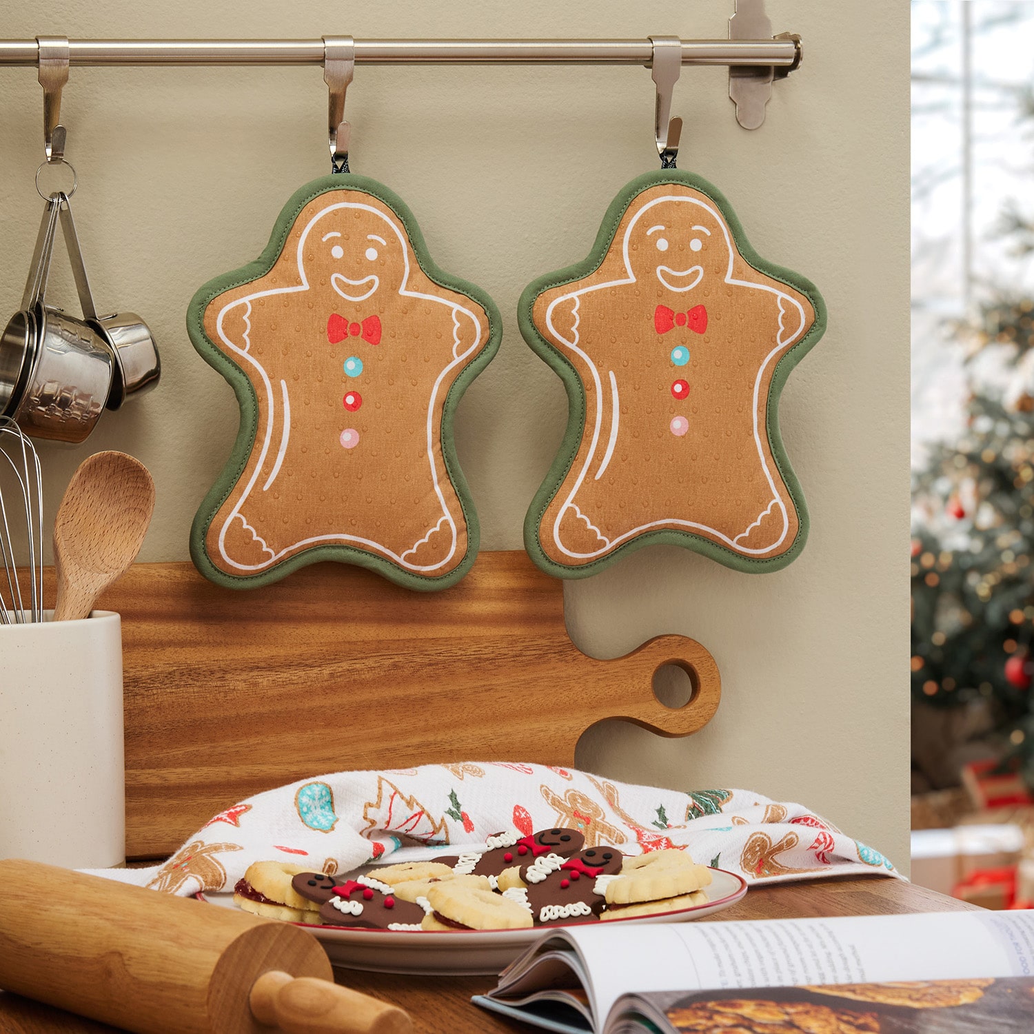 Town And Country Gingerbread Shaped 2-pc. Pot Holder