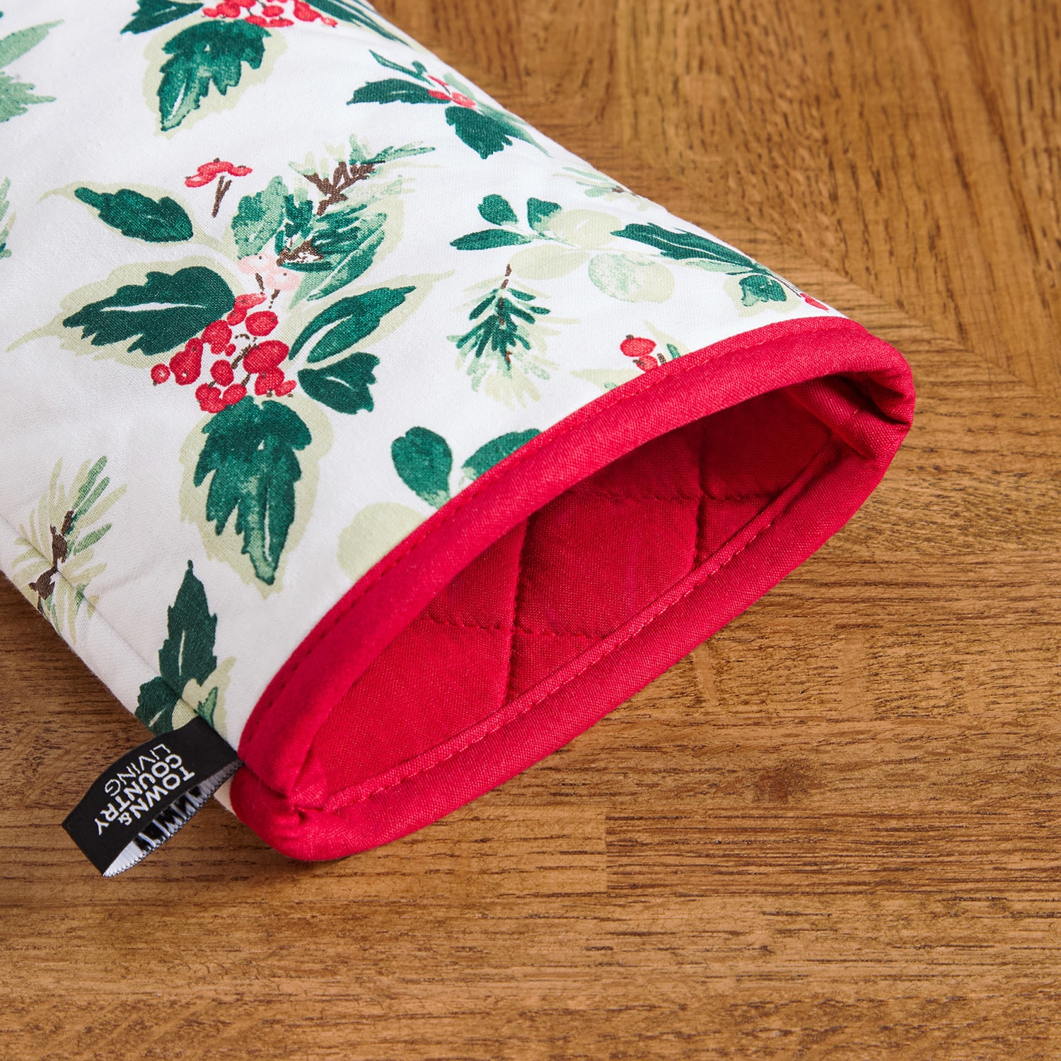 Town And Country Holly Berry 2-pc. Oven Mitt