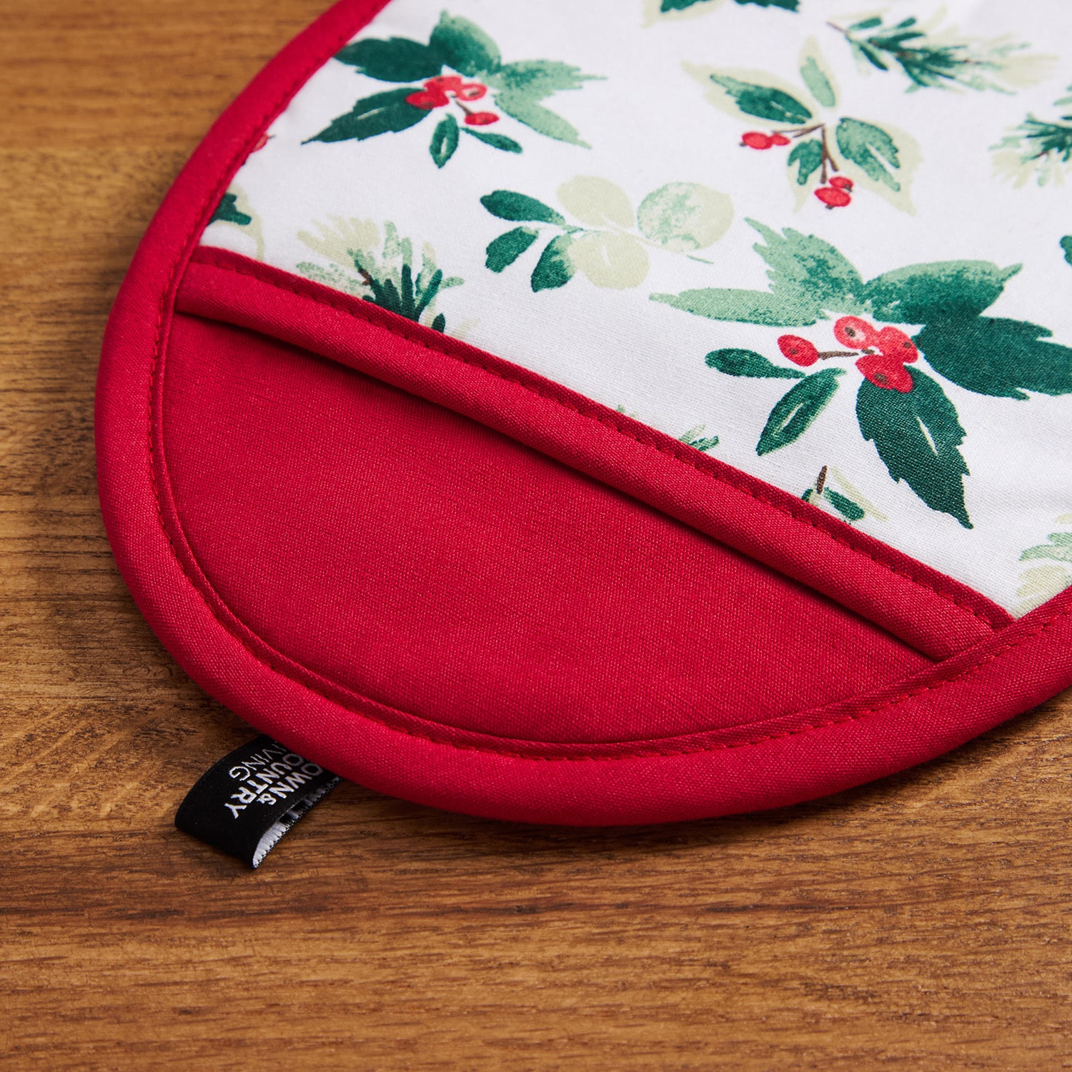 Town And Country Holly Berry Oval 2-pc. Pot Holder