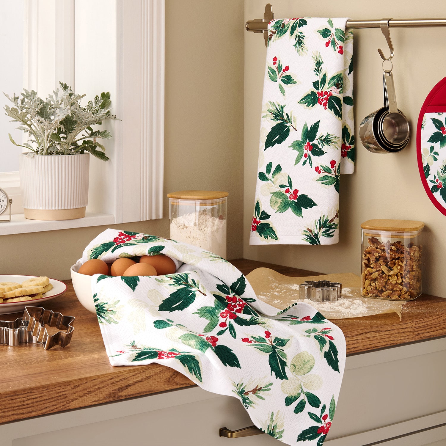 Town And Country Holly Berry 2-pc. Kitchen Towel