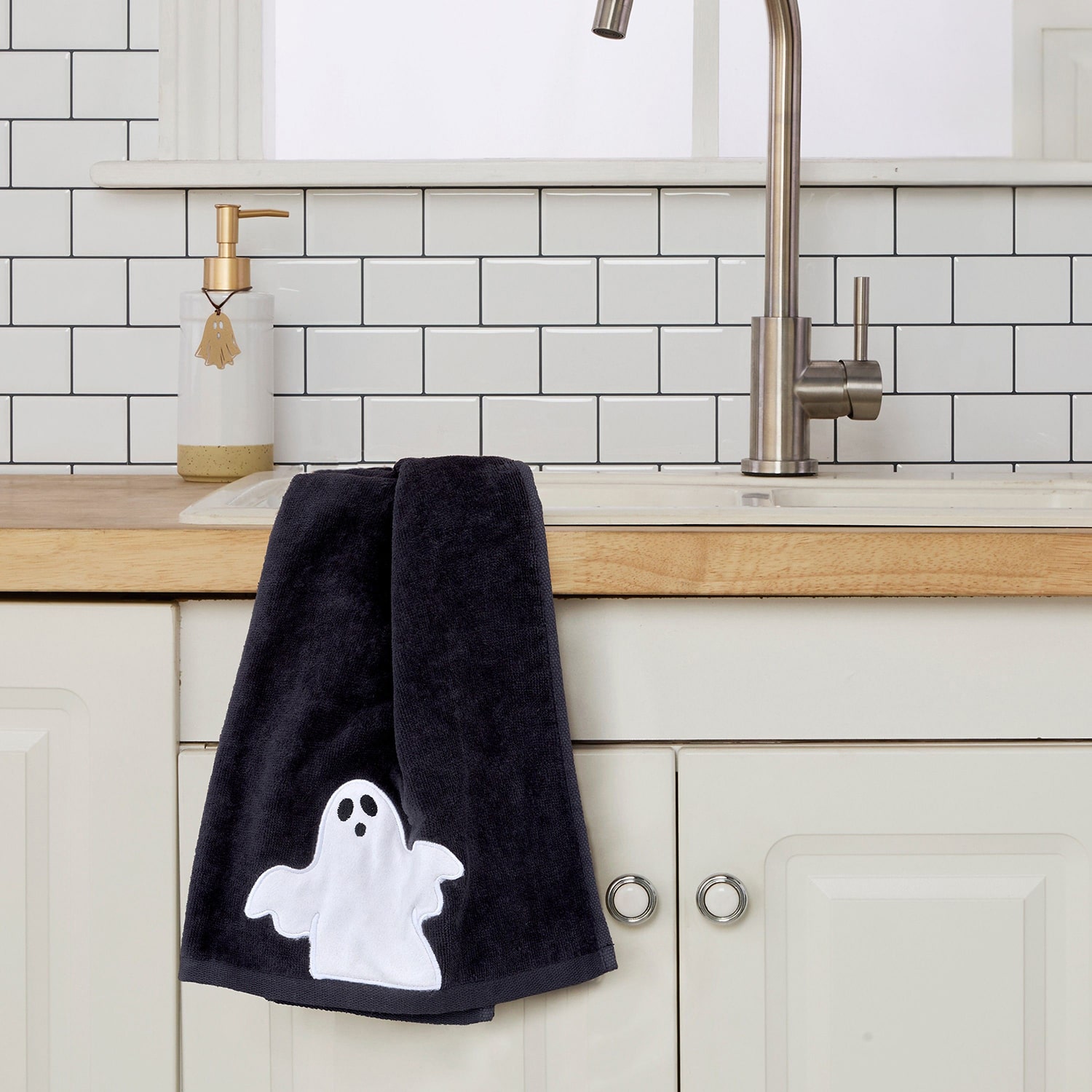 Saturday Knight Ghost 2-pc. Hand Towel