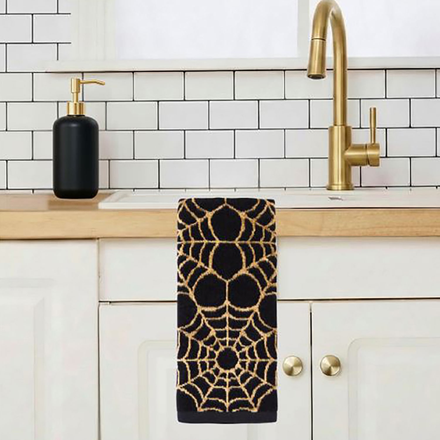 Saturday Knight Spider Webs Black With Gold 2-pc. Hand Towel