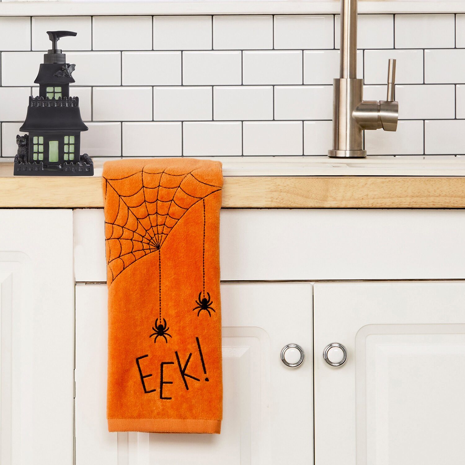 Saturday Knight Eek 2-pc. Hand Towel