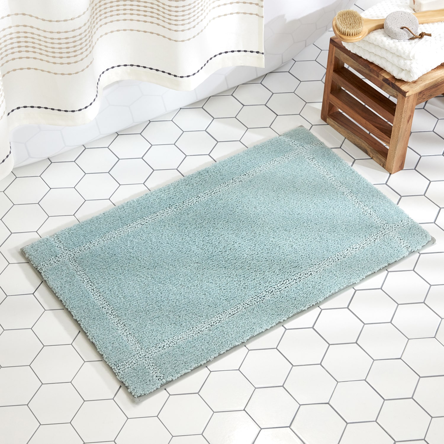 Town And Country Plush Border Bath Mat