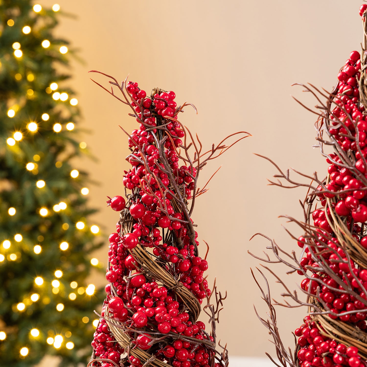 Glitzhome Red Berry Rattan Table Christmas Tree