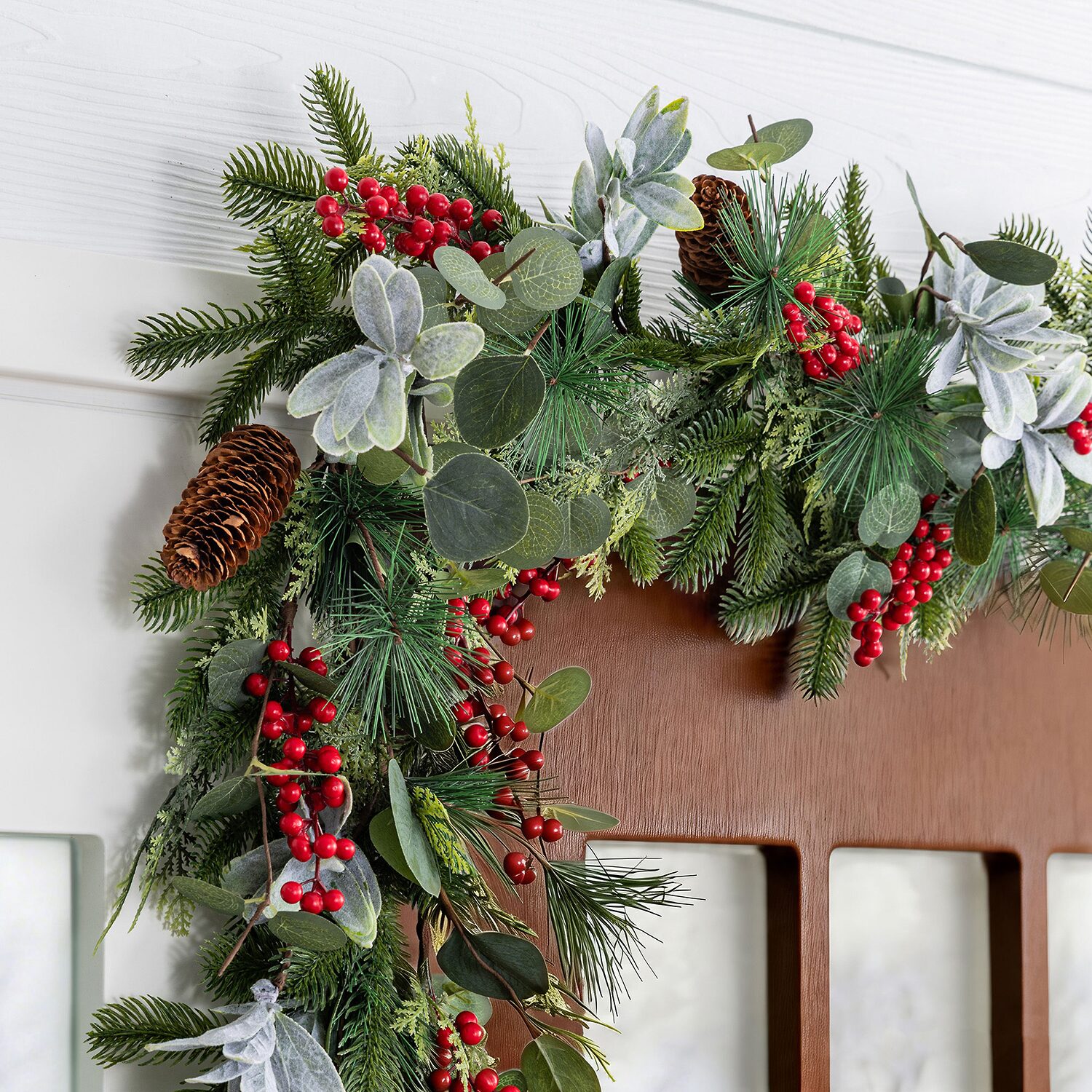 Glitzhome 6ft Berry And Pinecone Eucalyptus Christmas Indoor Garland