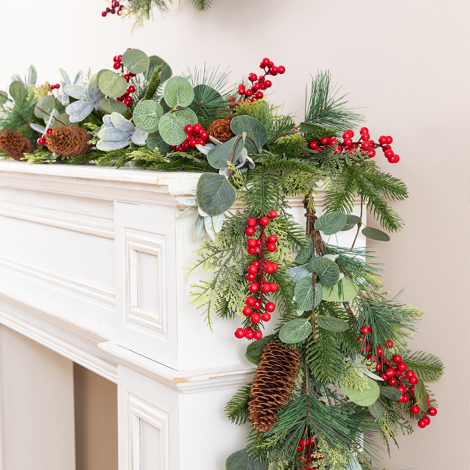 Glitzhome 6ft Berry And Pinecone Eucalyptus Christmas Indoor Garland