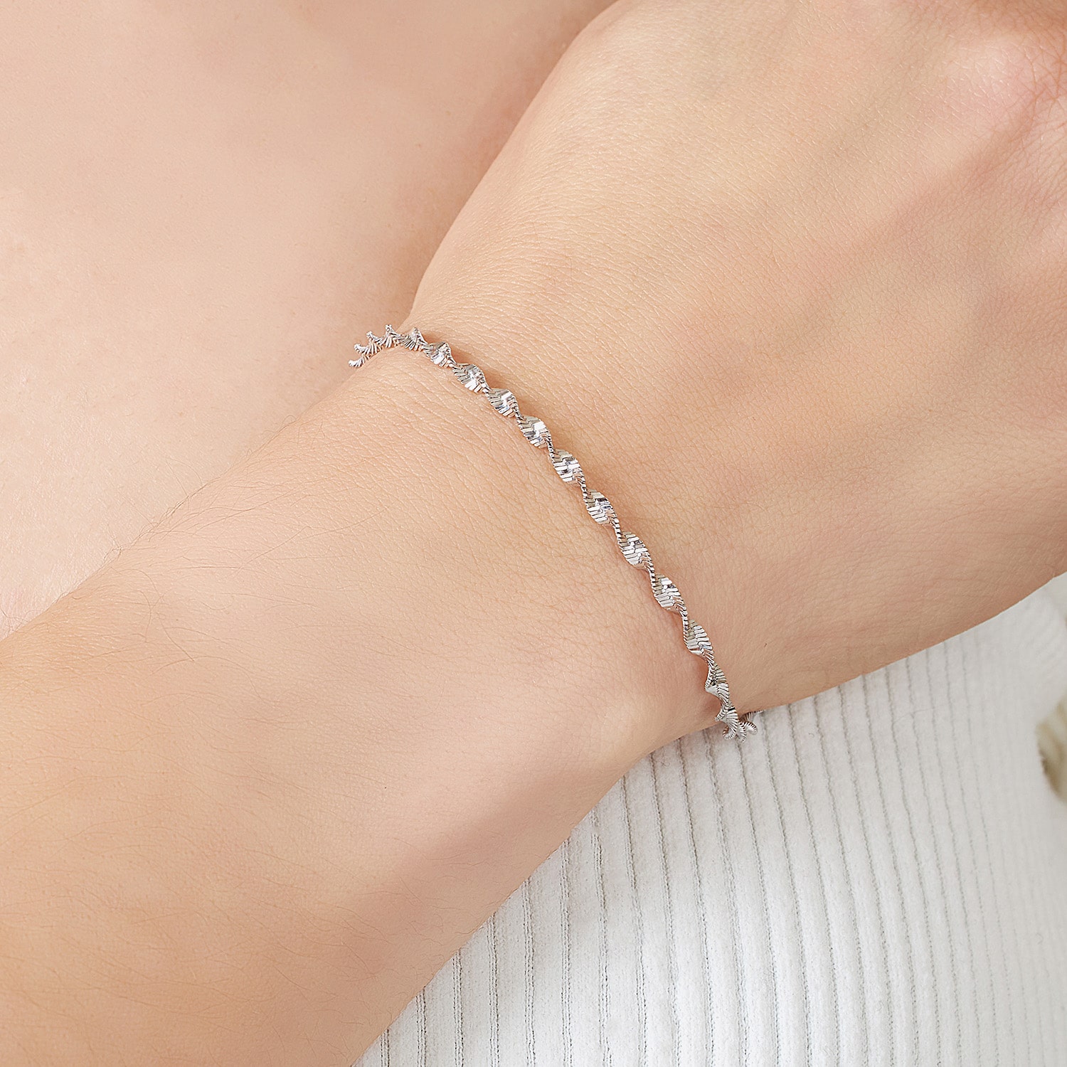 Silver Treasures Made in Italy Womens Sterling Silver 7 Inch Semisolid Herringbone Chain Bracelet