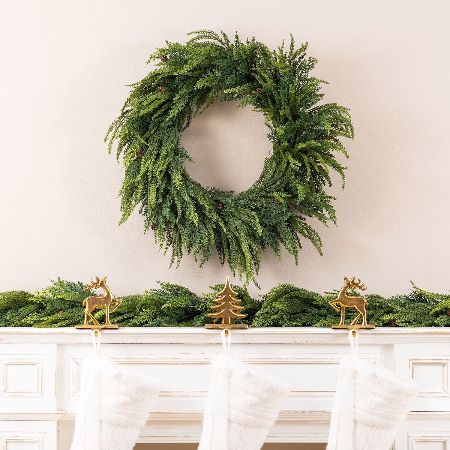 Glitzhome 25" Greenery Mixed Pe Dripping Wreath