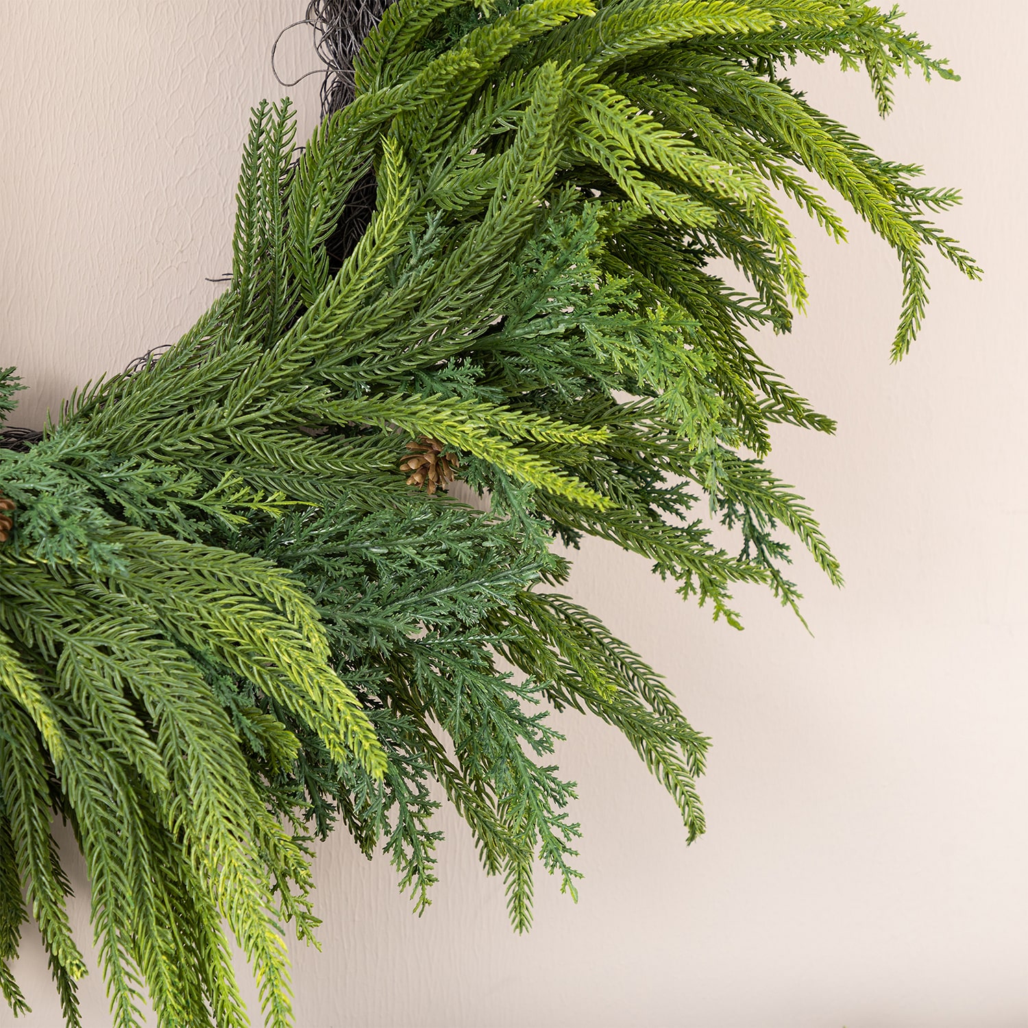 Glitzhome 25" Greenery Mixed Pe Dripping Wreath