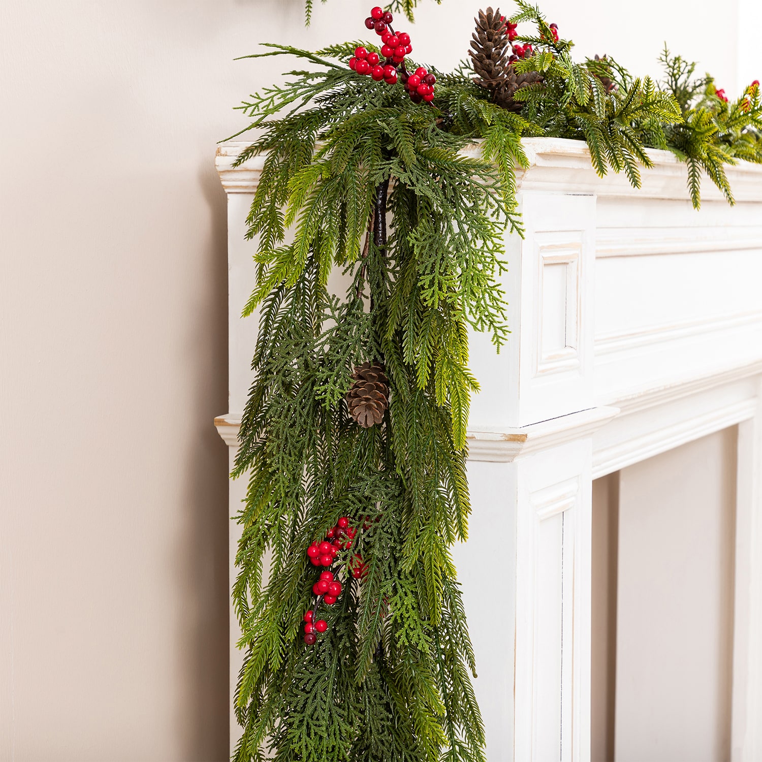 Glitzhome 9ft Dripping Wreath