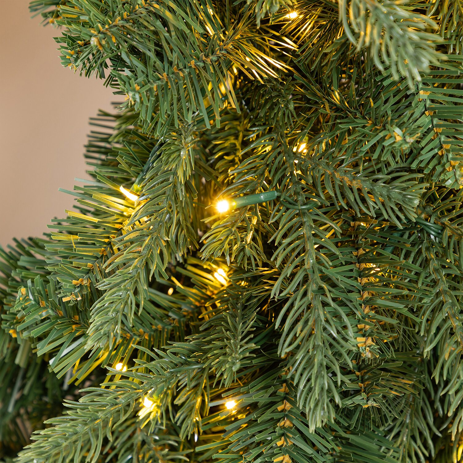 Glitzhome 32" Greenery Pine Wreath