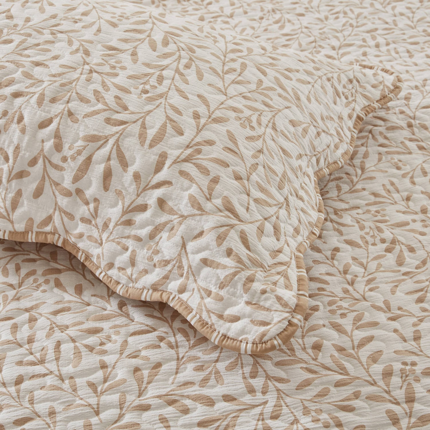 Madison Park Eamon Reversible Print Scalloped Edge 3-pc. Quilt Set