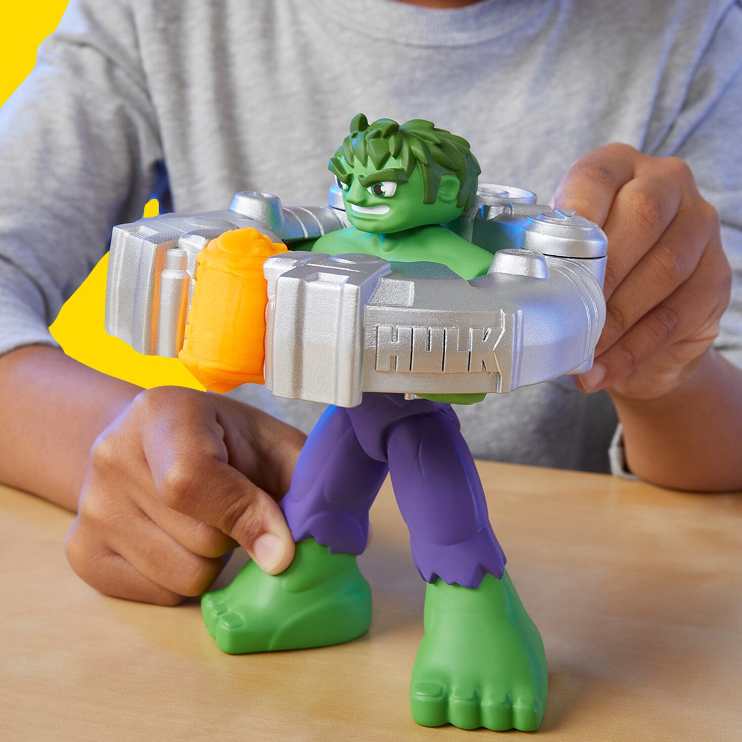 Play-Doh Marvel Hulk Smash & Squish Playset With Hulk Action Figure 10-pc. Clay